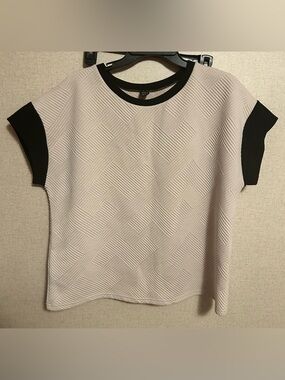 SHEIN Cream Short Sleeve Textured Top with Black Trim